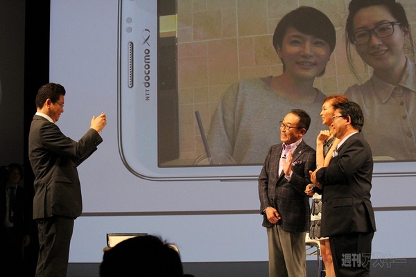 GALAXY NoteⅡWORLD TOUR発表会で押切もえさんらが新機能を紹介