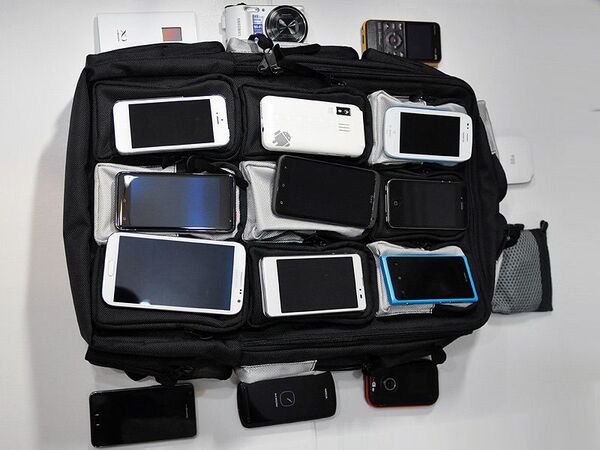 最大40台!? スマホ17台収納バッグがついに完成！