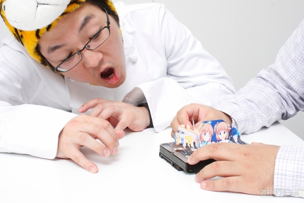 透け透けケースで窓辺姉妹を観賞できる“痛PC”をつくったぞ！