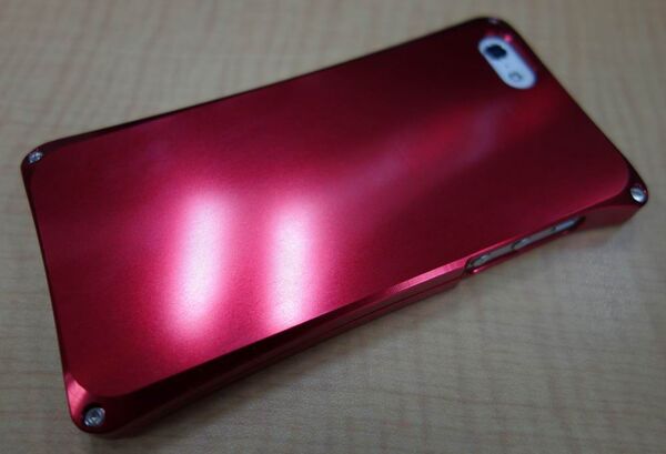 アルミ削り出しバンパーがiPhone5を完成させる！