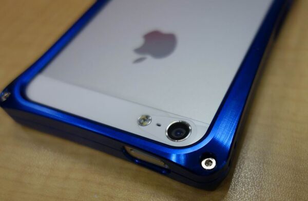 アルミ削り出しバンパーがiPhone5を完成させる！