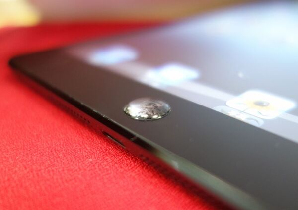 頼りないiPad miniのホームボタンにホームボタンカバーを貼ってみた