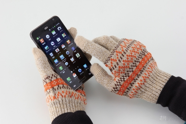 910エレコム冬スマホグッズ