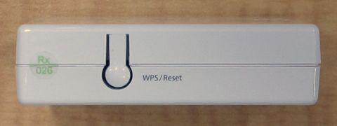 ミニマム出張セットの主役となる超小型WiFiルーター