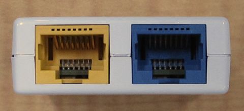 ミニマム出張セットの主役となる超小型WiFiルーター