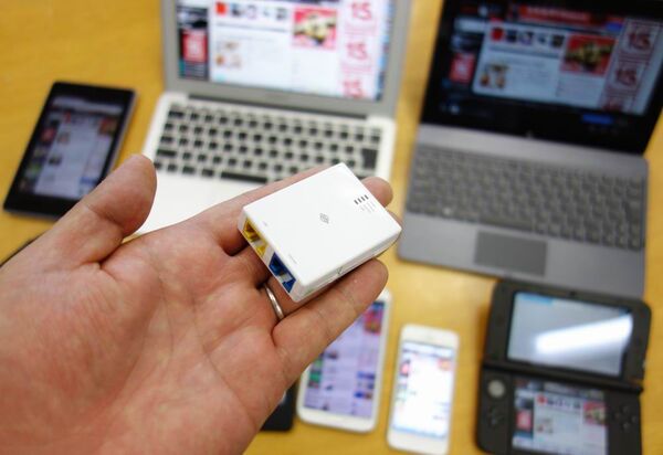 ミニマム出張セットの主役となる超小型WiFiルーター