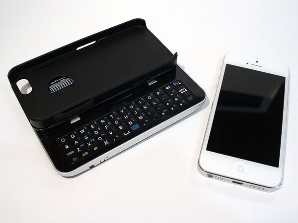 スライド・チルト・分離！ 便利なiPhone5用キーボード
