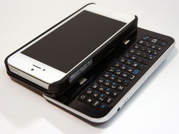 スライド・チルト・分離！ 便利なiPhone5用キーボード