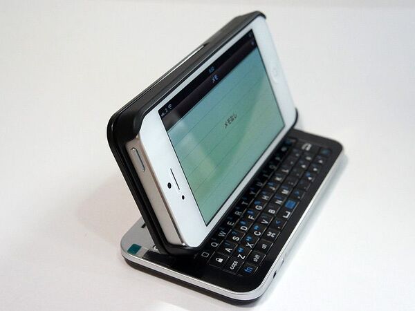 スライド・チルト・分離！ 便利なiPhone5用キーボード