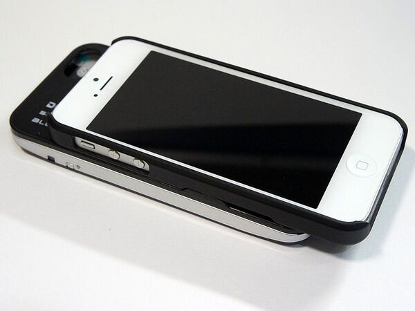 スライド・チルト・分離！ 便利なiPhone5用キーボード