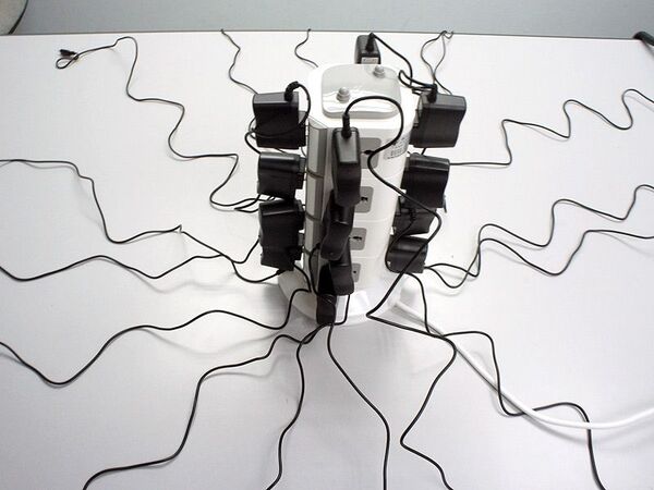 スマートフォン16台を一度に充電しよう！