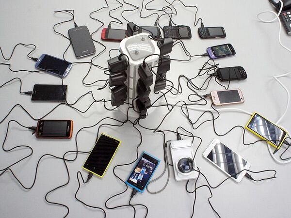 スマートフォン16台を一度に充電しよう！