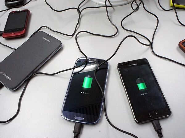 スマートフォン16台を一度に充電しよう！