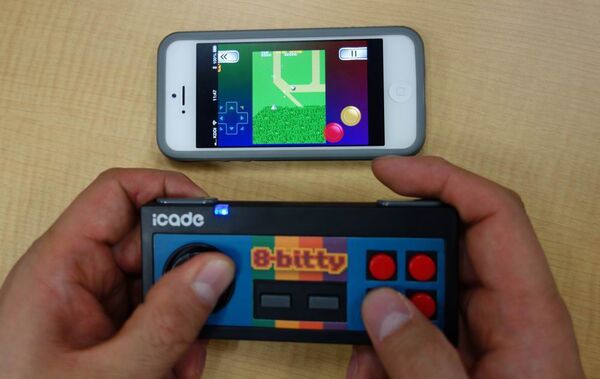 レトロなiPhone＆Android用ゲームパッドでゼビウスを遊んでみた