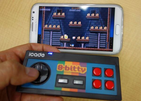レトロなiPhone＆Android用ゲームパッドでゼビウスを遊んでみた