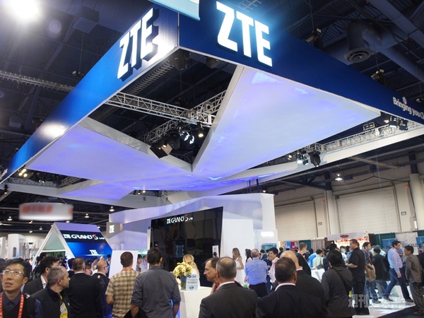 ZTE、最新のGrand Sや未発表の5.7インチスマホを展示：CES2013