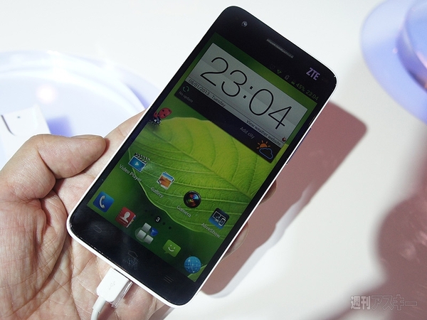 ZTE、最新のGrand Sや未発表の5.7インチスマホを展示：CES2013