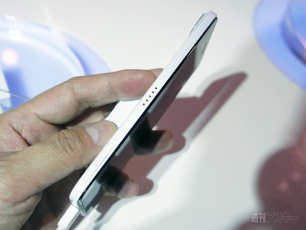 ZTE、最新のGrand Sや未発表の5.7インチスマホを展示：CES2013