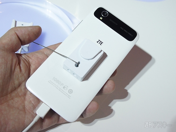 ZTE、最新のGrand Sや未発表の5.7インチスマホを展示：CES2013