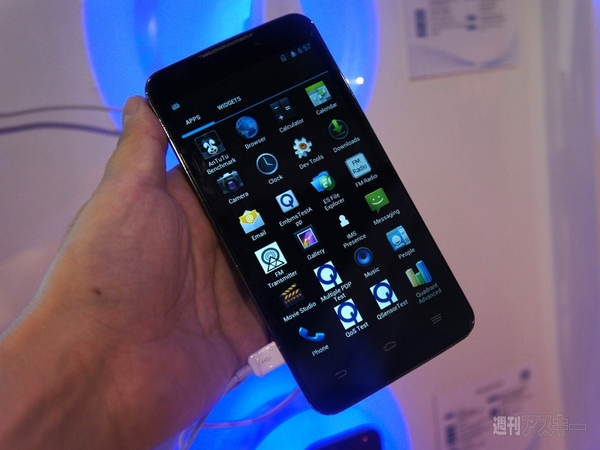 ZTE、最新のGrand Sや未発表の5.7インチスマホを展示：CES2013
