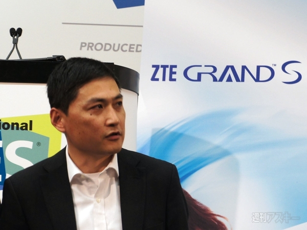 ZTEスマホ『Grand S』のデザインへのこだわり 山根博士の会場レポ：CES2013