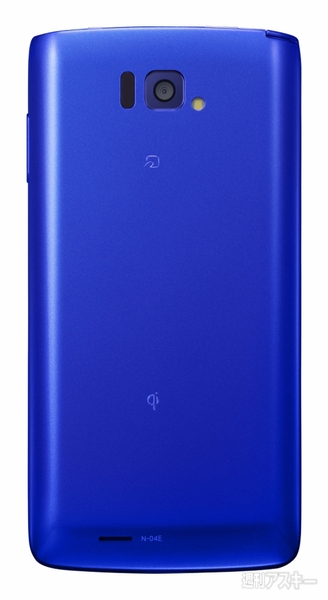 MEDIAS X N-04E：2WAYでおくだけ充電が可能の全部入りモデル