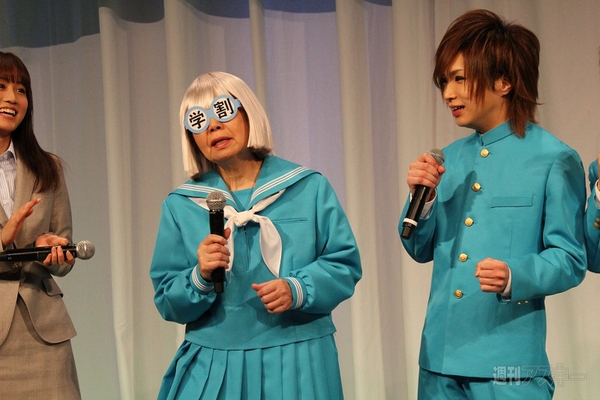 ソフトバンクの白戸家新CM発表会に白戸家からはお父さんが登場