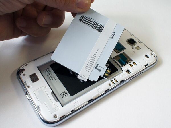 GALAXYをQi充電対応にしちゃう謎のフィルム