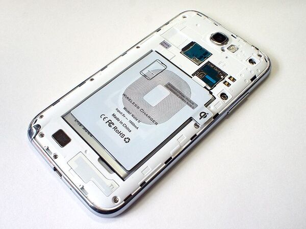 GALAXYをQi充電対応にしちゃう謎のフィルム