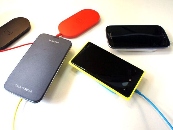 GALAXYをQi充電対応にしちゃう謎のフィルム