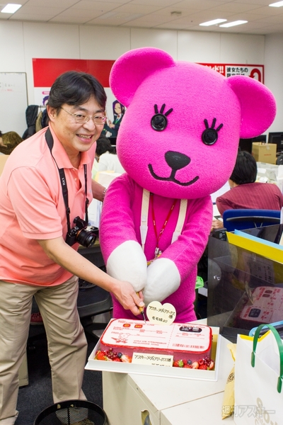 モモ妹と宮野編集チョ　ケーキ入刀