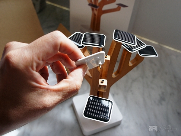 スマホも充電できる太陽電池ツリー