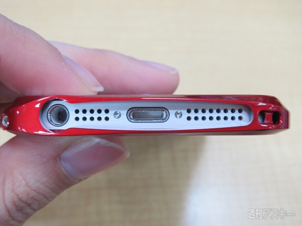 iPhone5をさらに高級にする9グラムの超軽量バンパー