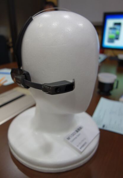 Google Project Glassより早く出るスマートグラスを試してみた