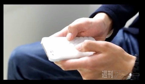 iPhone5とプチプチのカイカンがいつも手の中に