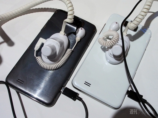 ZTE、5.7インチ大画面とFirefox OSスマホを発表！：MWC2013