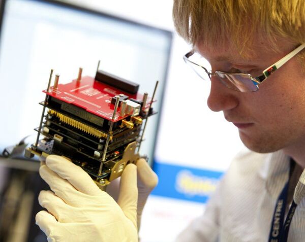 世界初のスマホ衛星“STRaND-1”が宇宙へ