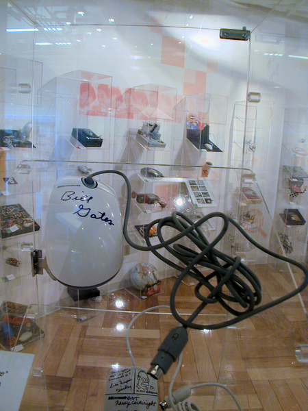 文具とアップルの間。それで、グーグルストアってどうなるの？