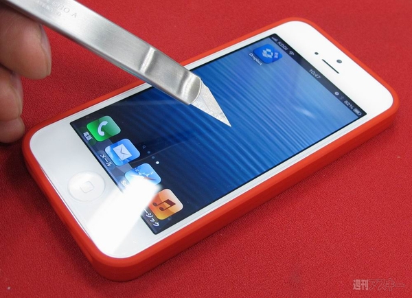 極薄0.33ミリながら9H硬度でも傷つかないiPhone5用液晶保護ガラス