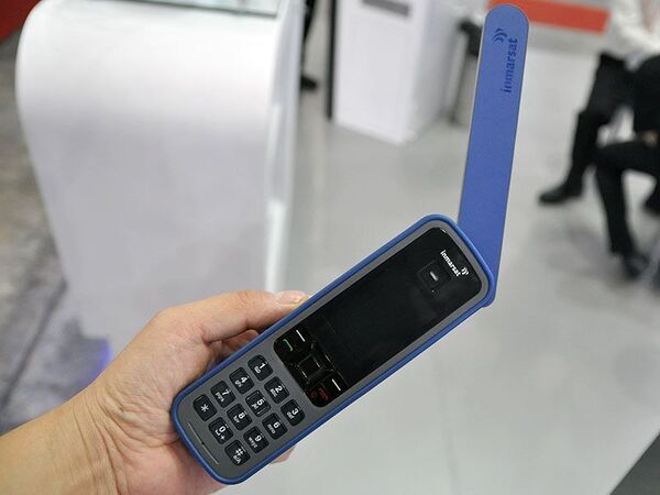 全世界で通話可能なiPhone用衛星電話ユニット