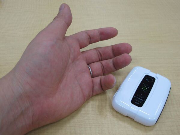 ニギニギすると充電するモバイルバッテリーでキミもムキムキに