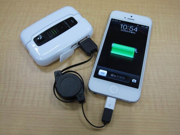 ニギニギすると充電するモバイルバッテリーでキミもムキムキに