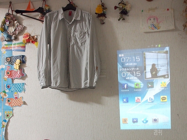 スマホ向けウルトラ小型プロジェクターが楽しいぞ