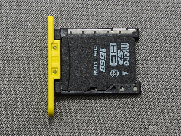 Lumia 720はノキアのグローバルスタンダード！ 最新WP8国内最速レビュー