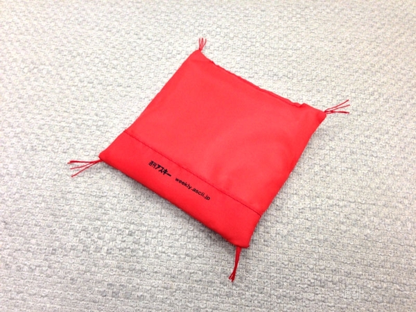 Apple純正っぽいアレからスマホ座布団まで ～魅惑のボツ付録たち