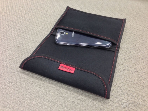 Apple純正っぽいアレからスマホ座布団まで ～魅惑のボツ付録たち