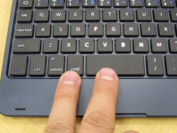 ノートPC感覚で使えるiPad mini専用Bluetoothキーボードは全員買うべき