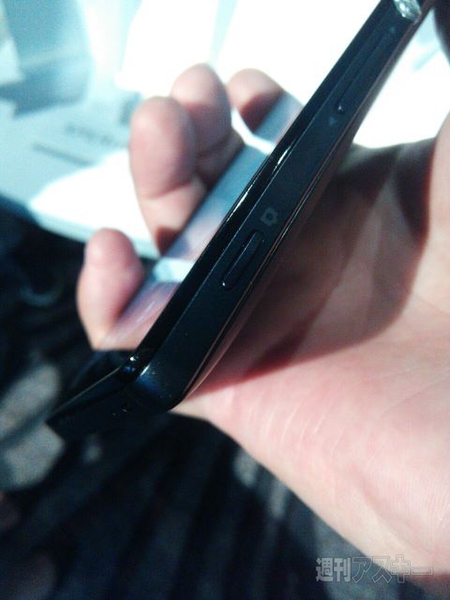 au発表会場で最新機種のハンズオン最速レビュー