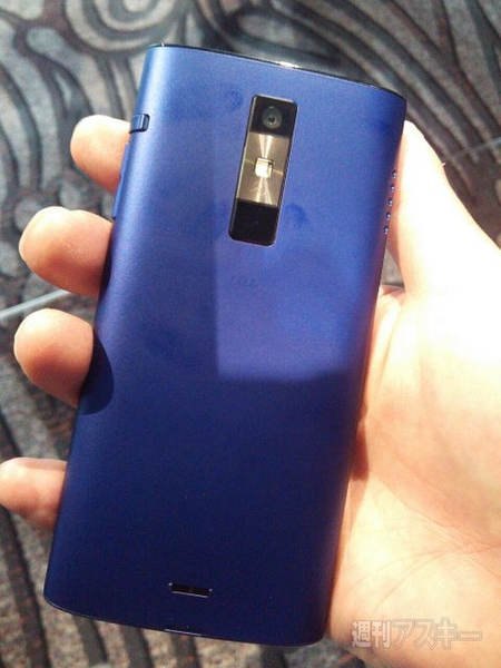 au発表会場で最新機種のハンズオン最速レビュー