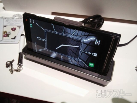 au発表会場で最新機種のハンズオン最速レビュー